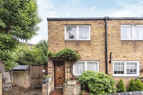 13 Usk Road, London, SW11 2RT