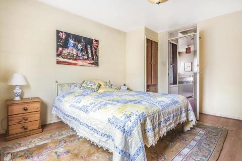 13 Usk Road, London, SW11 2RT