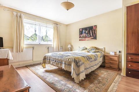 13 Usk Road, London, SW11 2RT