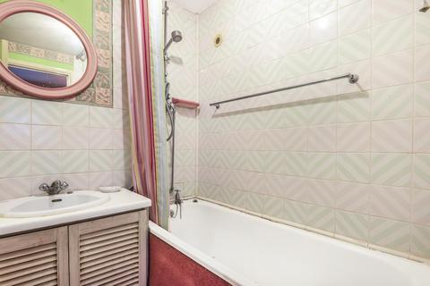13 Usk Road, London, SW11 2RT