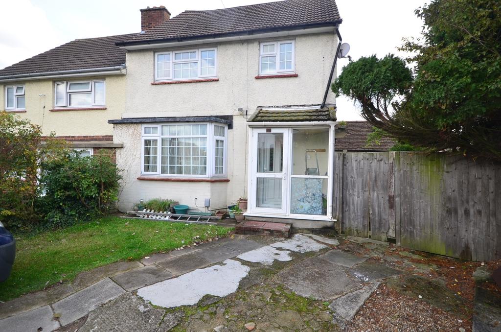 Wayfield Road Chatham ME5 4 bed semidetached house £1,200 pcm (£277 pw)