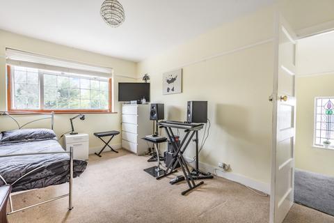 65 Weigall Road, London, SE12 8HG