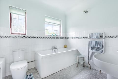 65 Weigall Road, London, SE12 8HG