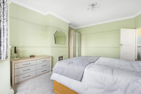 65 Weigall Road, London, SE12 8HG