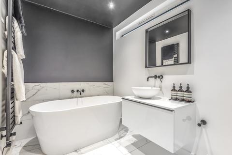 53 Queens Road, Thames Ditton, KT7 0QY