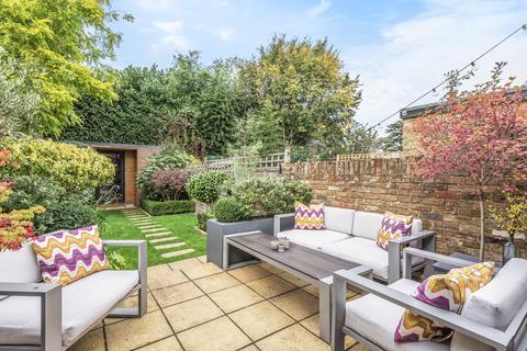 53 Queens Road, Thames Ditton, KT7 0QY