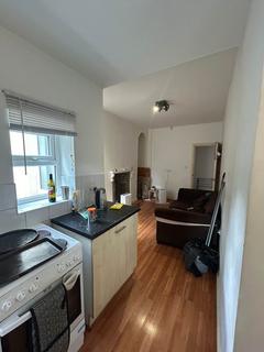 2 bedroom flat to rent, Everett Road, Withington