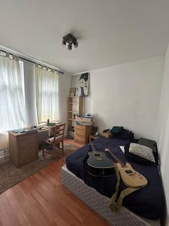 2 bedroom flat to rent, Everett Road, Withington