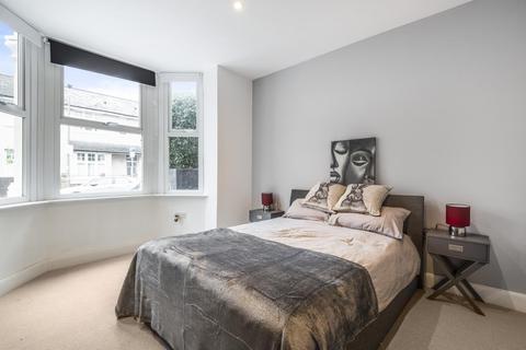77 Ravensbury Road, London, SW18 4RX