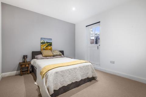 77 Ravensbury Road, London, SW18 4RX