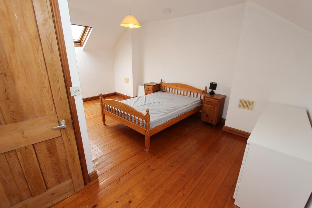 House in Beeston - View 4