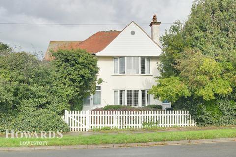 5 Conrad Road, Lowestoft, NR33 8QB