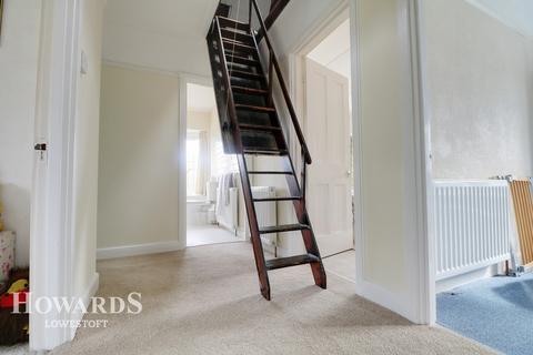 5 Conrad Road, Lowestoft, NR33 8QB