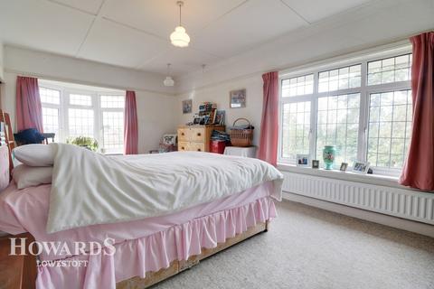 5 Conrad Road, Lowestoft, NR33 8QB