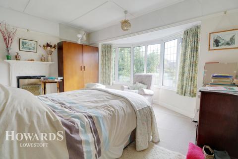 5 Conrad Road, Lowestoft, NR33 8QB