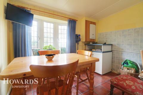 5 Conrad Road, Lowestoft, NR33 8QB