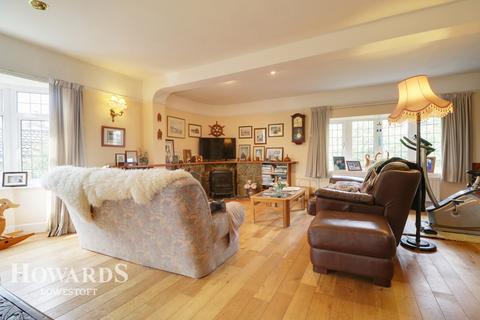 5 Conrad Road, Lowestoft, NR33 8QB