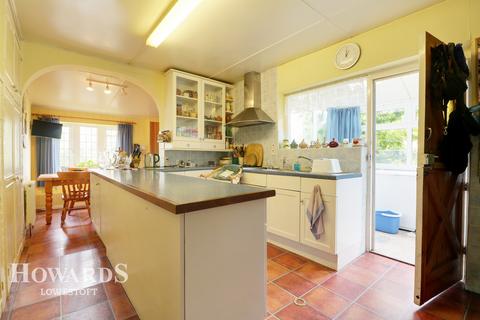 5 Conrad Road, Lowestoft, NR33 8QB
