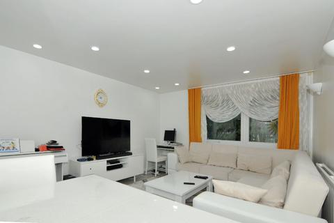 23 Mintern Close, London, N13 5SX