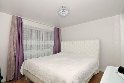 23 Mintern Close, London, N13 5SX