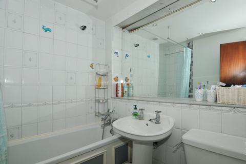 23 Mintern Close, London, N13 5SX
