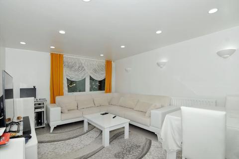 23 Mintern Close, London, N13 5SX