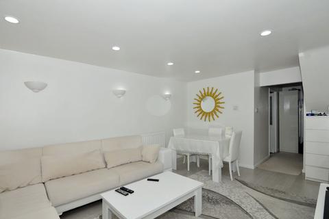 23 Mintern Close, London, N13 5SX