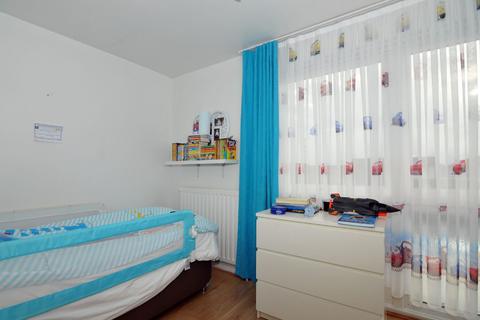 23 Mintern Close, London, N13 5SX