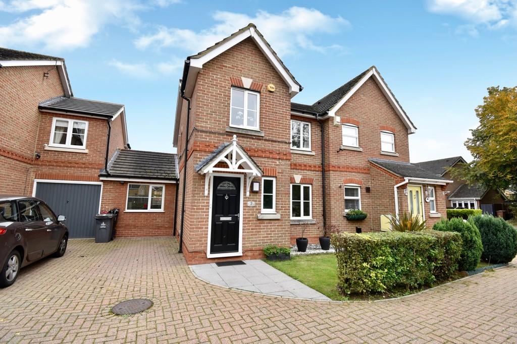 Old Bourne Way, Stevenage 3 bed semidetached house for sale £375,000
