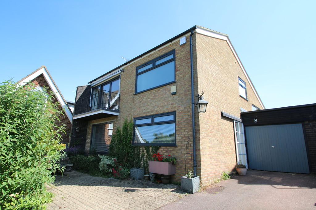 Turners Avenue, Tenterden 4 bed detached house £1,650 pcm (£381 pw)