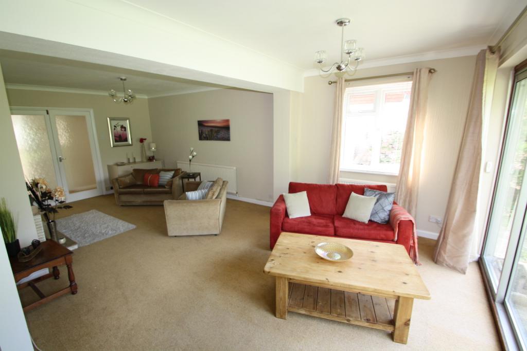 Aldsworth Avenue, Goring By Sea, Worthing, West Sussex, BN12 4 bed