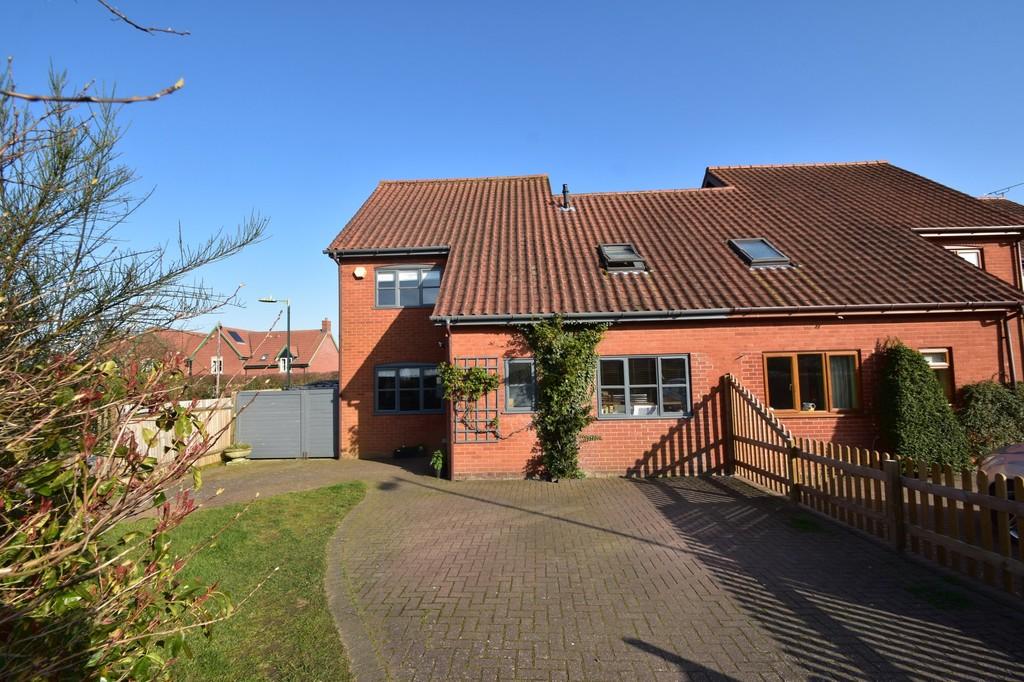 Sawmill Lane, Nacton, Ipswich IP10 0HS 3 bed semidetached house £350,000