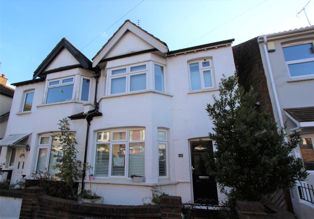 Lansdowne Avenue, LeighonSea, SS9 3 bed semidetached house £425,000