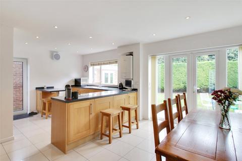 34 Dickens Close, Hartley, Longfield, DA3 8DP