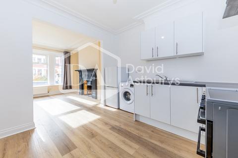 Studio to rent, Quernmore Road, Crouch End Finsbury Park, London