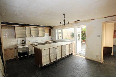 86 Lewis Road, Mitcham, CR4 3DE