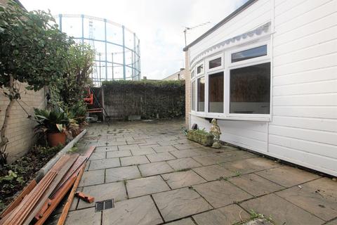 86 Lewis Road, Mitcham, CR4 3DE