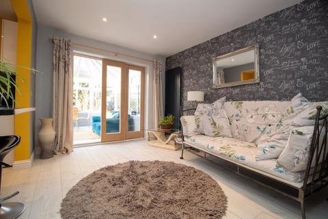 103 Meadow Way, Norwich, NR6 6XX