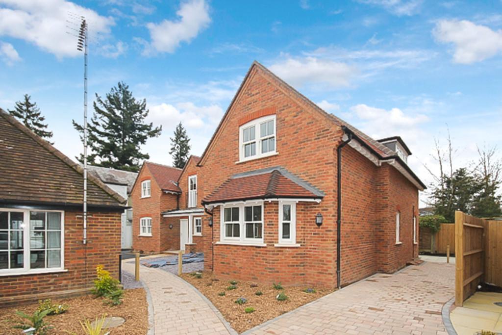 Post House Lane, Bookham 2 bed apartment £1,150 pcm (£265 pw)