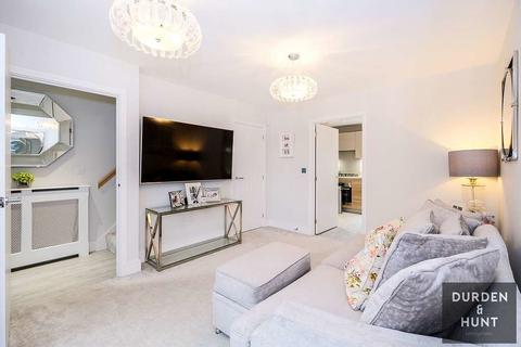 8 Aster Road, Chigwell, IG7 4FL