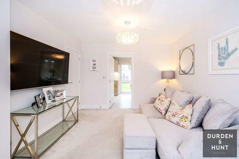 8 Aster Road, Chigwell, IG7 4FL