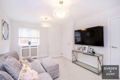 8 Aster Road, Chigwell, IG7 4FL