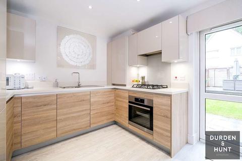 8 Aster Road, Chigwell, IG7 4FL