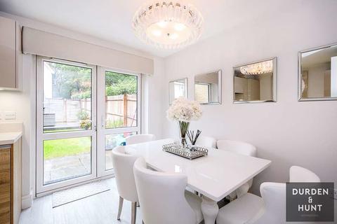 8 Aster Road, Chigwell, IG7 4FL