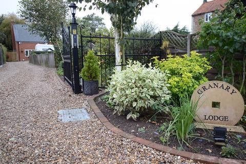 Granary Lodge Granary Row, Tattershall, Lincoln, LN4 4LP
