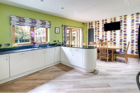 15 Featherston Road, Streetly, Sutton Coldfield, B74 3JW