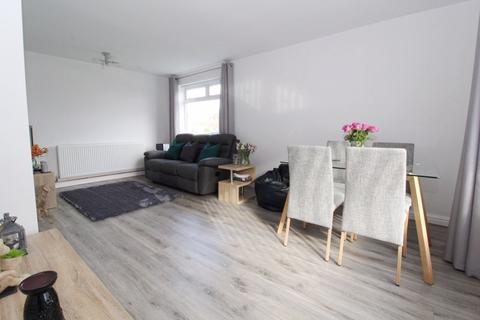 3 Chatsworth Crescent, Walsall, WS4 1QT