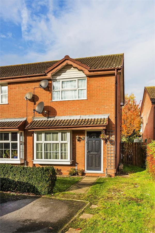 Thorneycroft Close, WALTONONTHAMES, Surrey, KT12 2 bed end of terrace