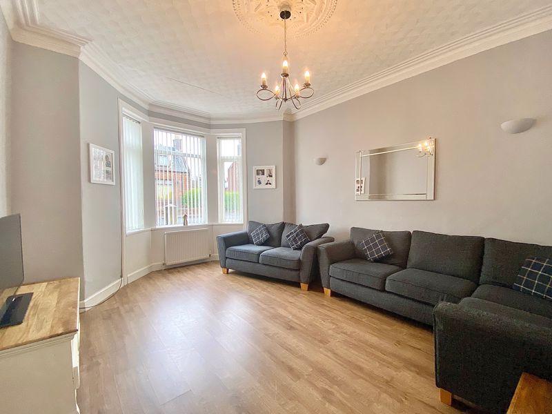 Mauchline Road, Auchinleck 3 bed flat £70,000