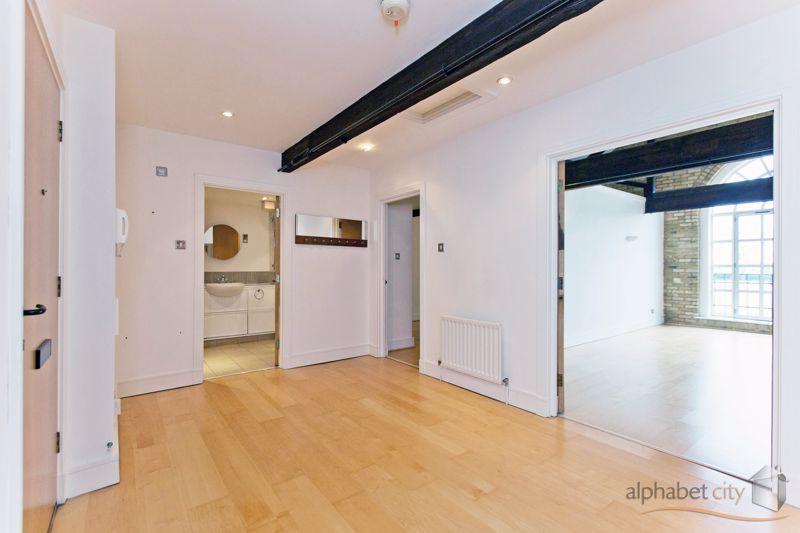 Entrance hall (2)